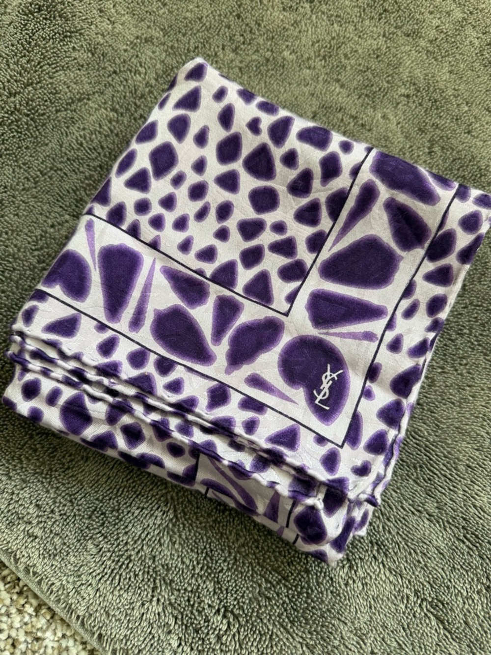 🦄Yves Saint Laurent Vintage Purple and White 100% Silk 22” square Scarf 💜